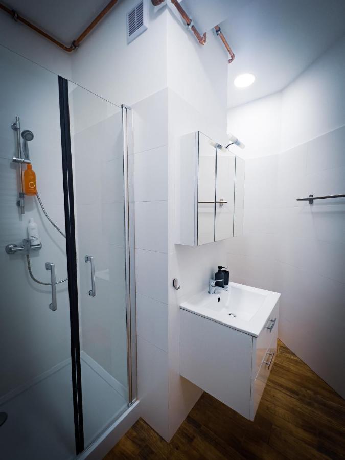 Nalu Black&white No 8 Apartment