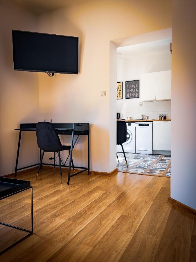 Apartment Nalu Black&white No 8 *